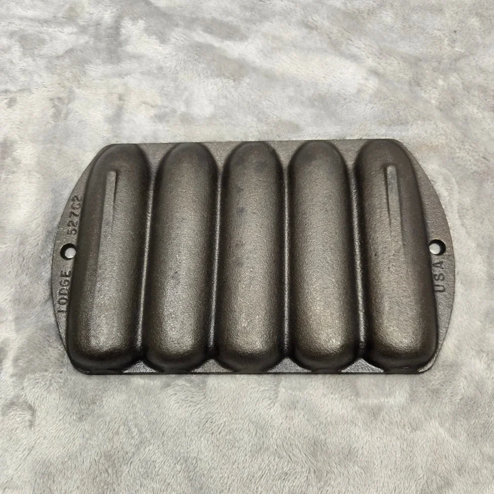 Lodge Cast Iron Cornstick Pan 527C2 USA 5 Slot Cornbread Mold Baking Tray